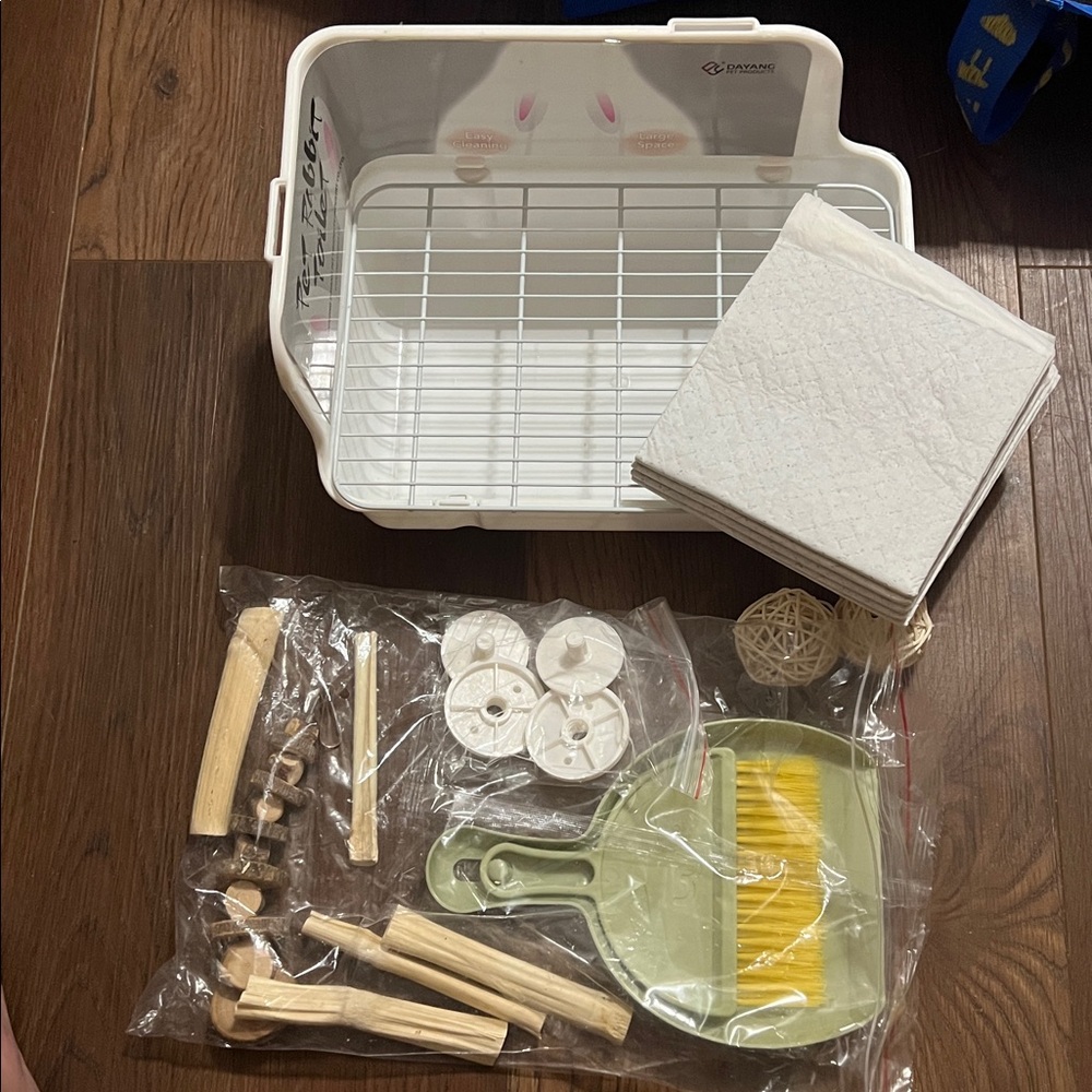 New White Rabbit Toilet Tray with Wire Grid rabbit potty rabbit cage accessories
